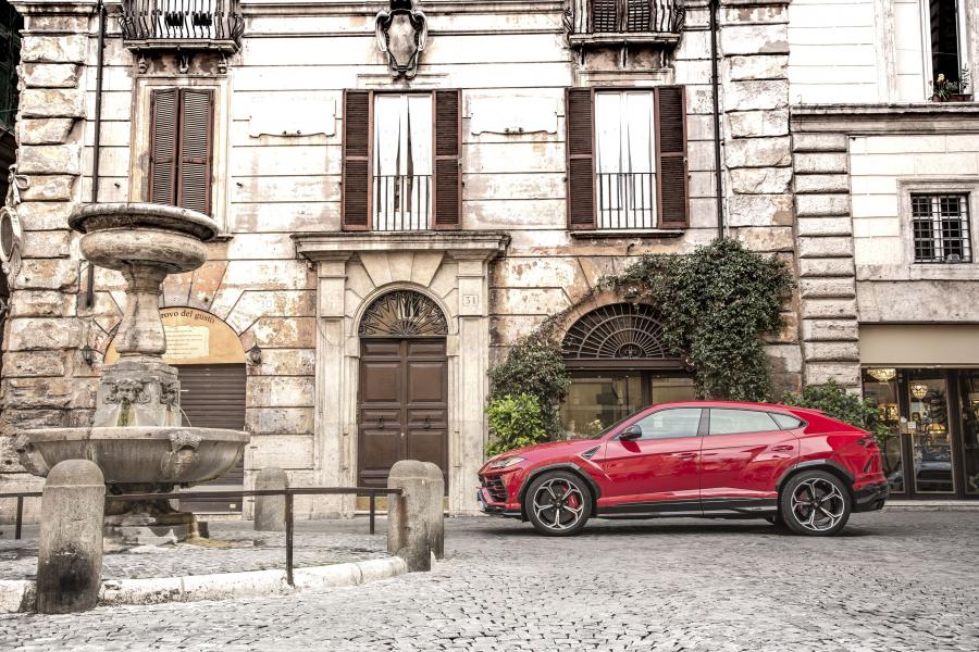  Lamborghini Urus Shiny Black Package 2018 года  (фото 40 из 40)